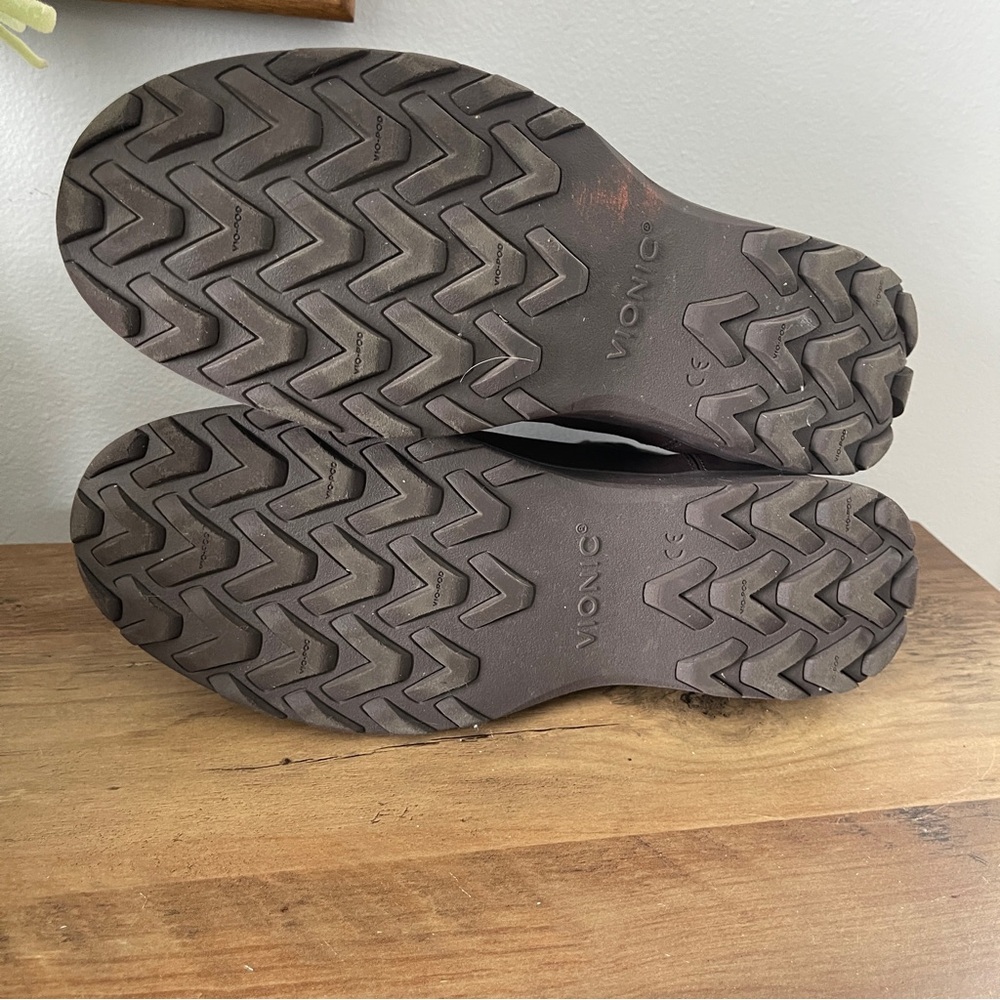 Vionic Water Resistant Brown Boots - Picture 5 of 11